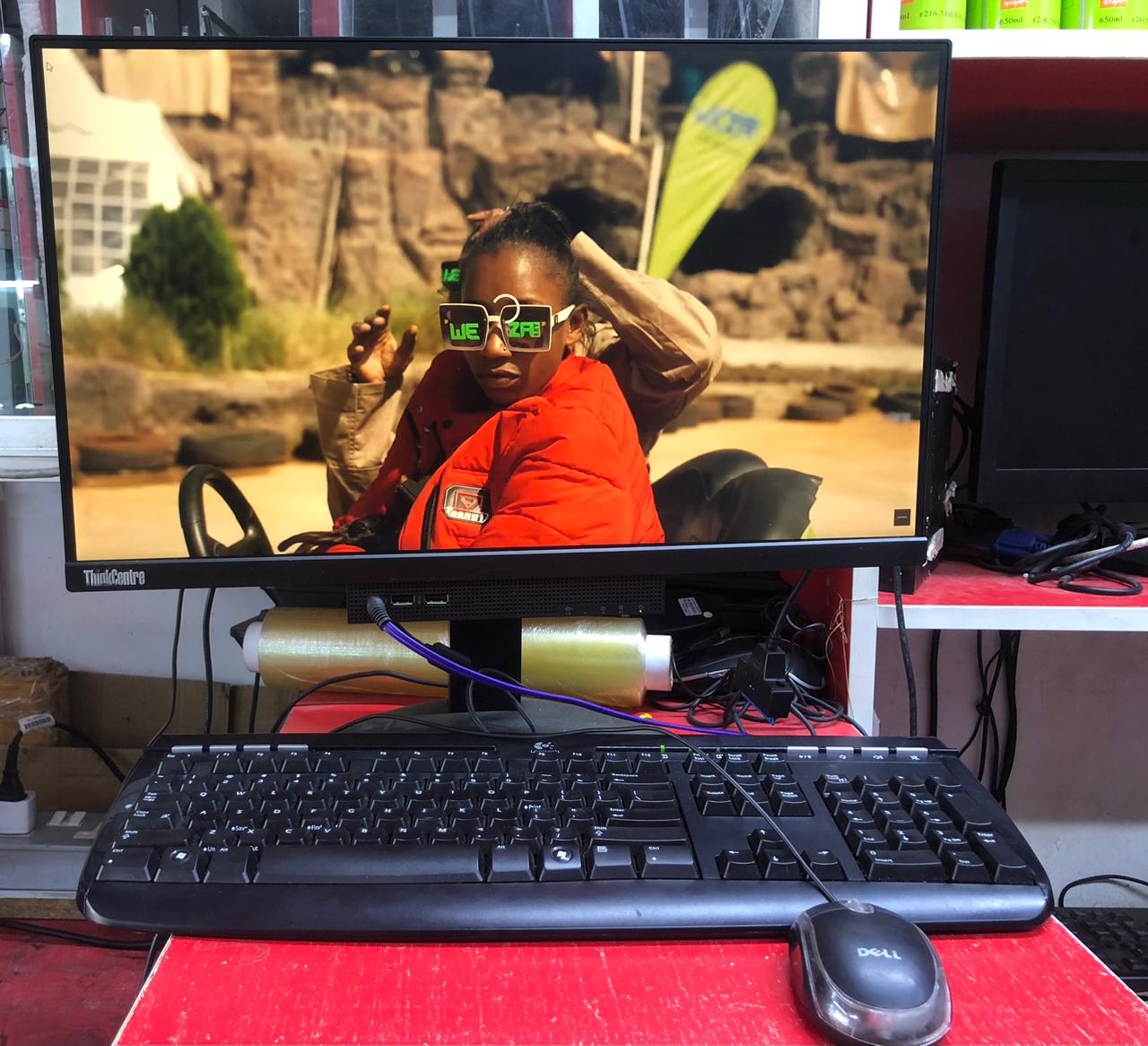 All-in-One PC (Core i5, 6th Gen)
