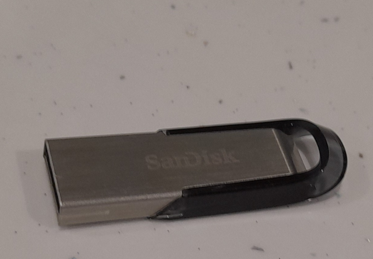 SanDisk Ultra Flair 16GB USB 3.0 Flash Drive
